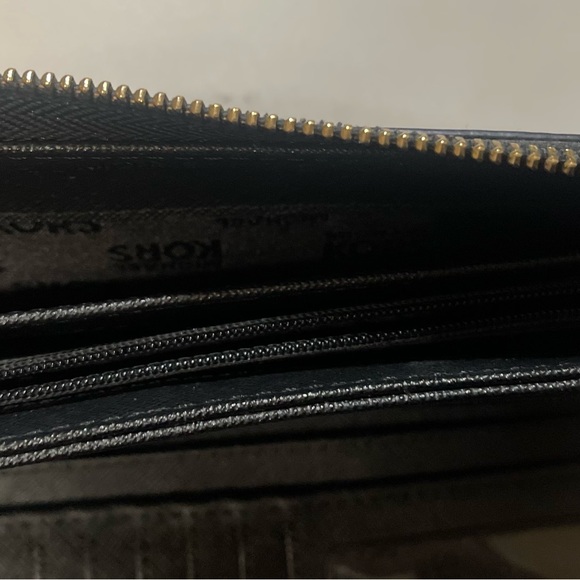 MICHAEL KORS Large Black Leather Wallet - Picture 4 of 5